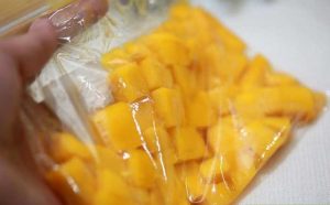 organic alphonso mangoes, cubes of alphonso mangoes for storage, 